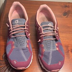 On cloud Running Women's Athletic Shoes in burgundy/blue